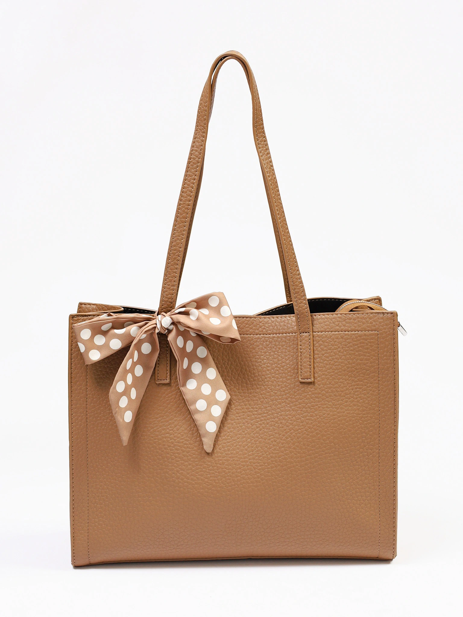 Сумка-тоут с плоскими ручками с декоративным платком в ассортименте